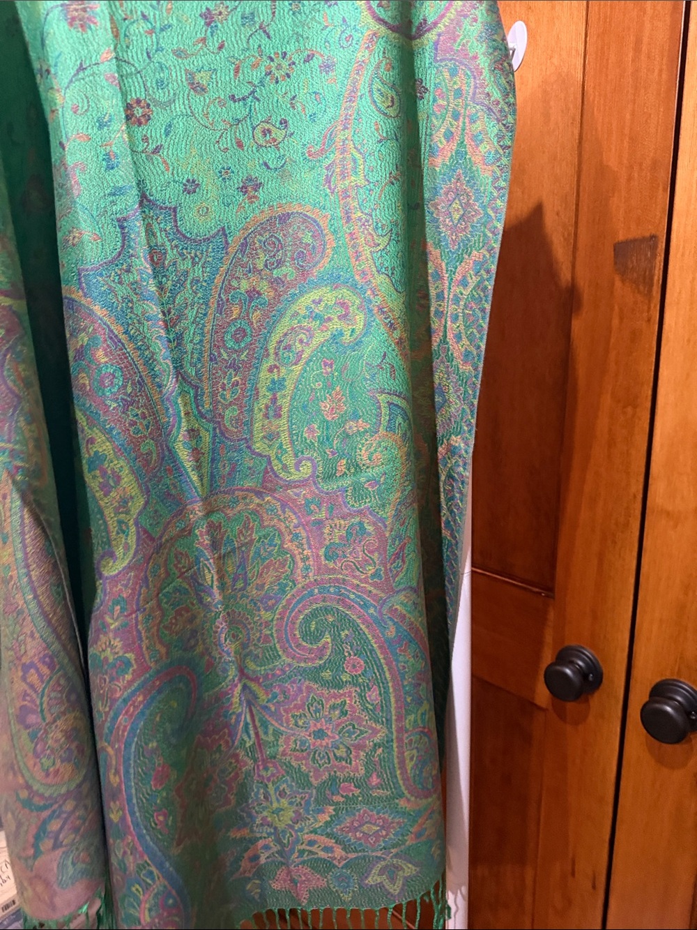 Green Paisley Women’s Pashmina - Classic Bohemian Style